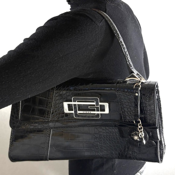 Guess Textured Patent Leather Shoulder Bag Purse Black Silver Fold Over Snap Lux - Picture 11 of 12